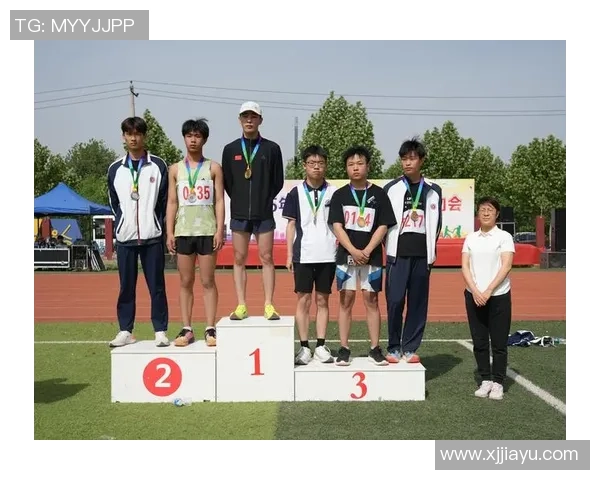 足球球星荣耀奖牌见证璀璨生涯辉煌时刻与永恒荣誉